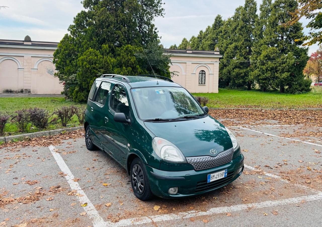 Toyota Yaris 1.3i 16V cat 5 porte Luna