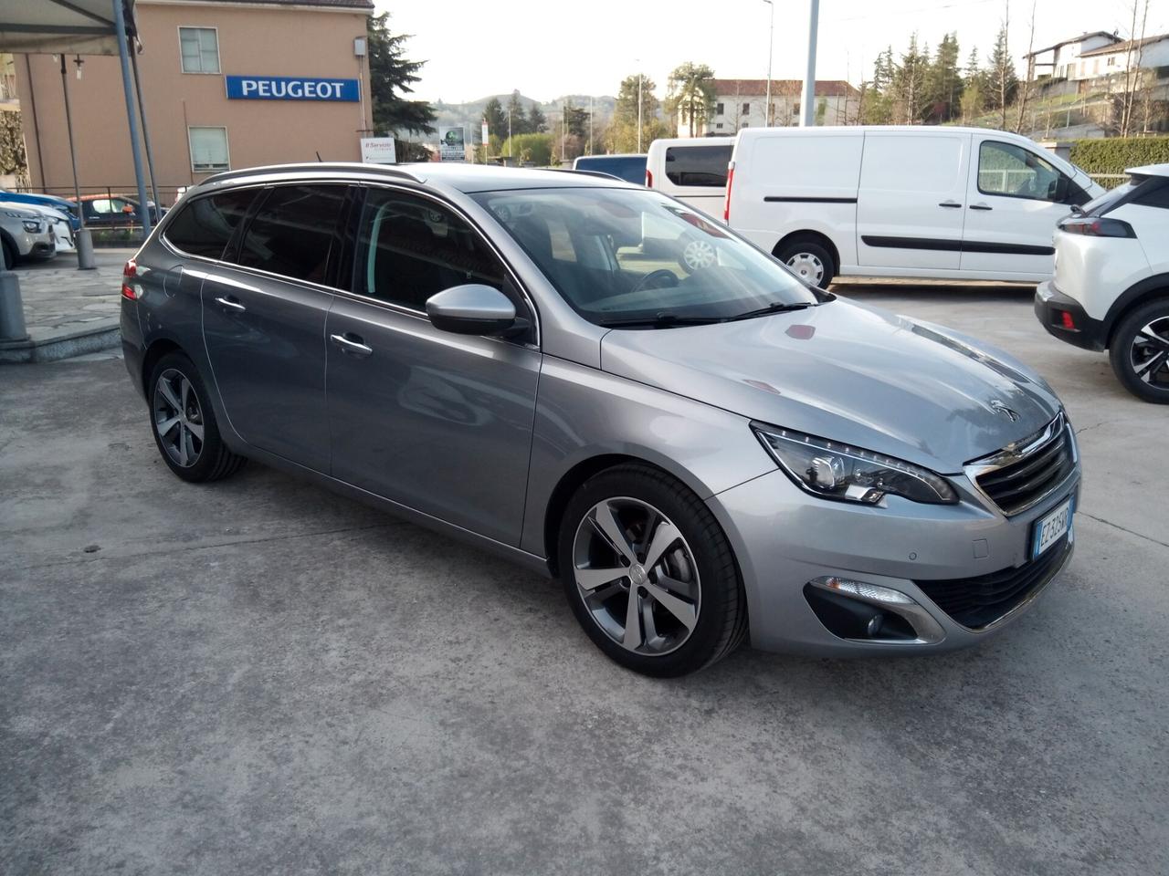 Peugeot 308 BlueHDi 120 S&S EAT6 SW Allure