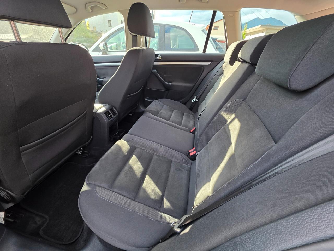 Volkswagen Golf Variant 2.0 TDI con gancio traino