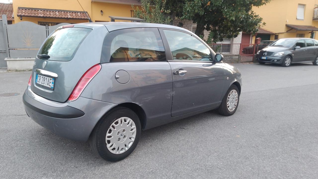 Lancia Ypsilon 1.2 16V 59kw NEOPATENTATI 05