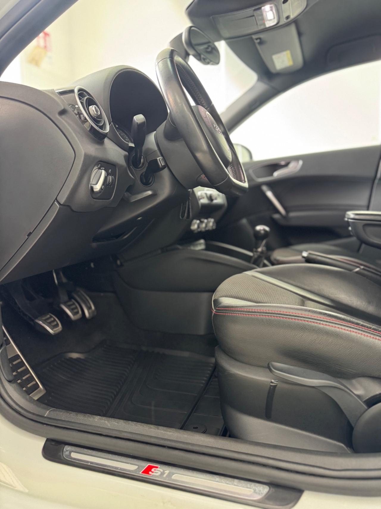 Audi A1 S1 2.0 TFSI quattro