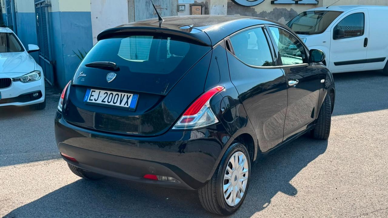Lancia Ypsilon 1.2 69 CV 5 porte S&S Platinum