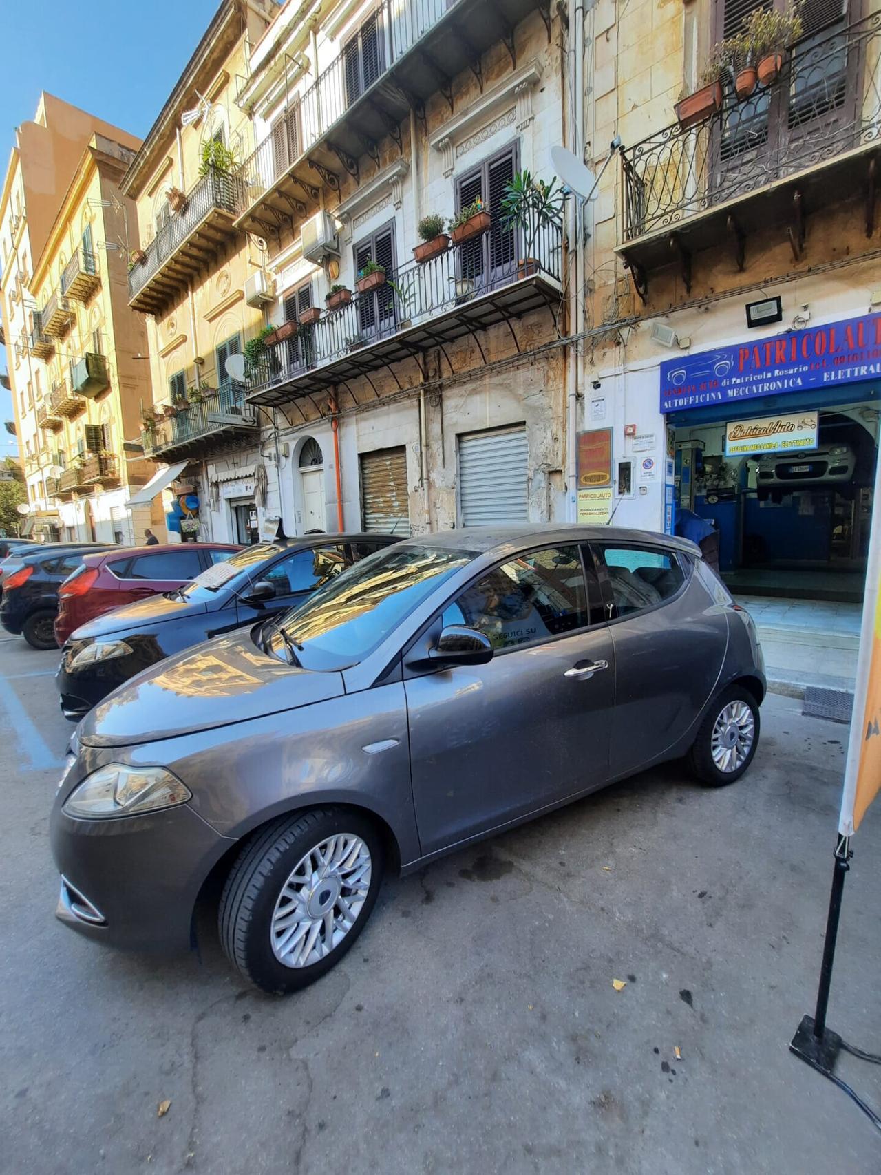 Lancia Ypsilon 1.3 MJT 16V 95 CV 5 porte S&S Platinum FINANZIABILE