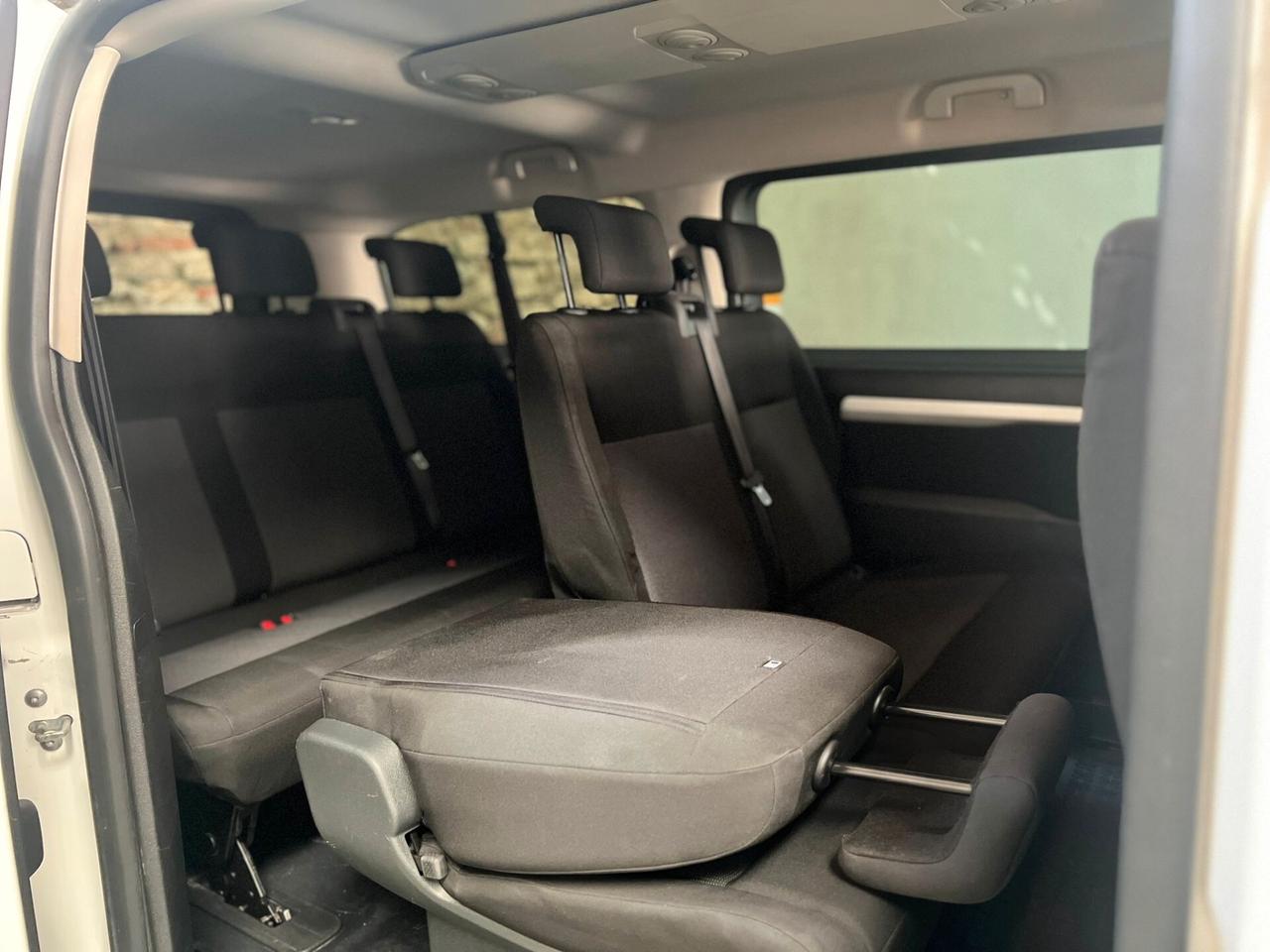 Peugeot Traveller BlueHDi 120 S&S Standard Business