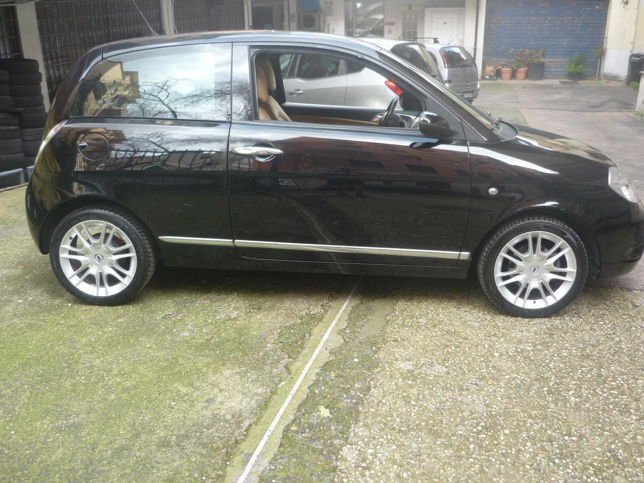 Lancia Ypsilon 1.4 16V Oro Giallo