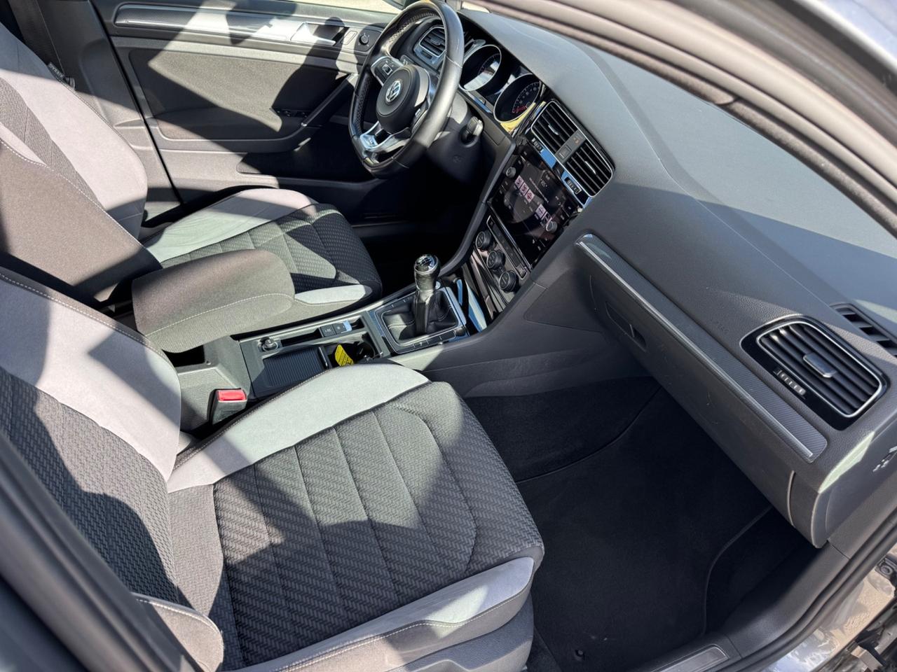 Volkswagen Golf 2.0 TDI R-LINE, FULL LED 150CV