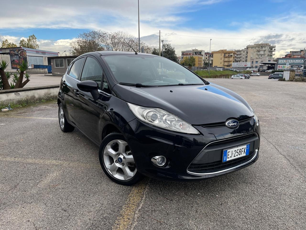 Ford Fiesta 1.4 TDi 5 porte Titanium SuperFull Perfett