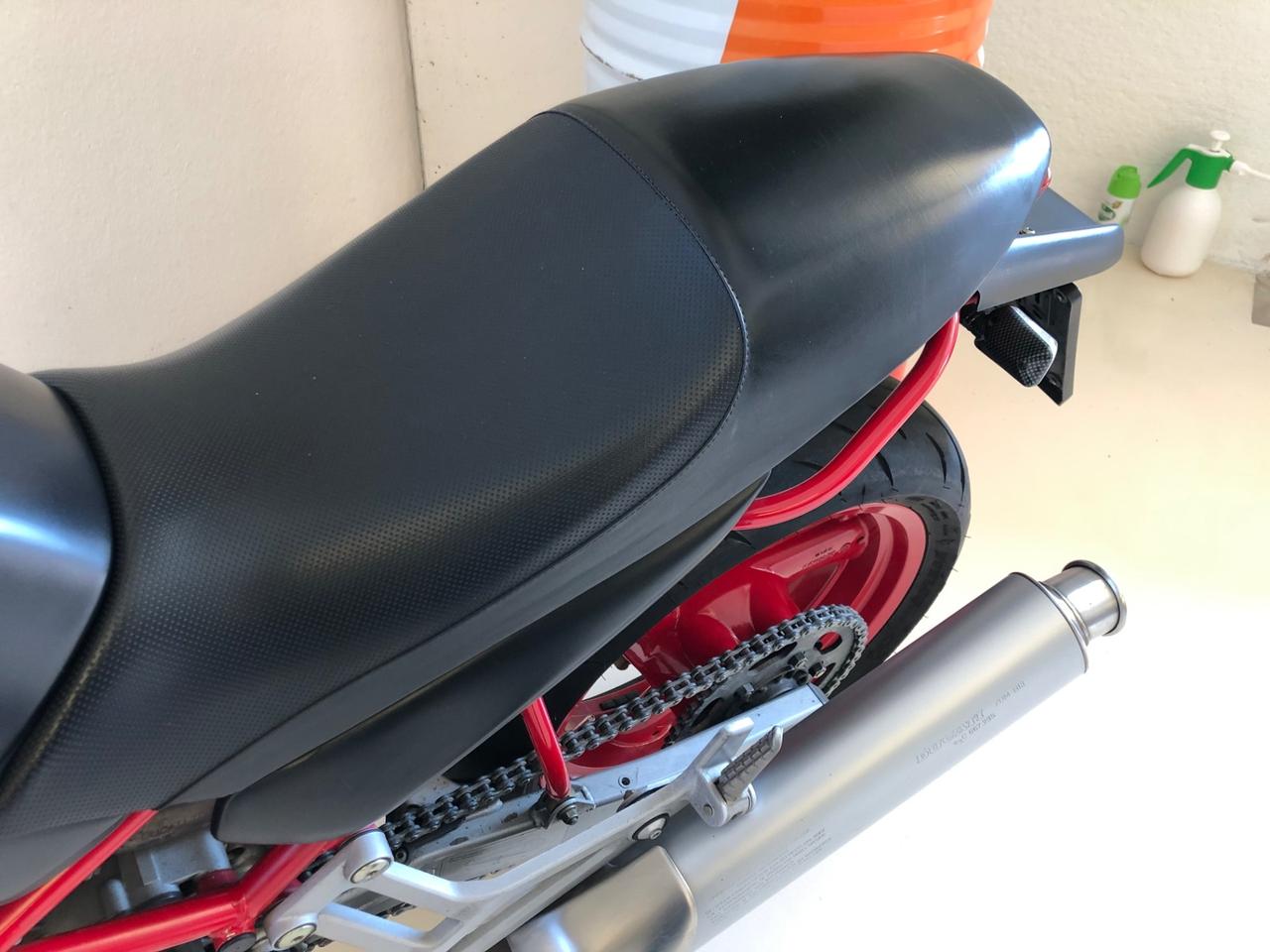 Ducati Monster 600 Dark telaio rosso