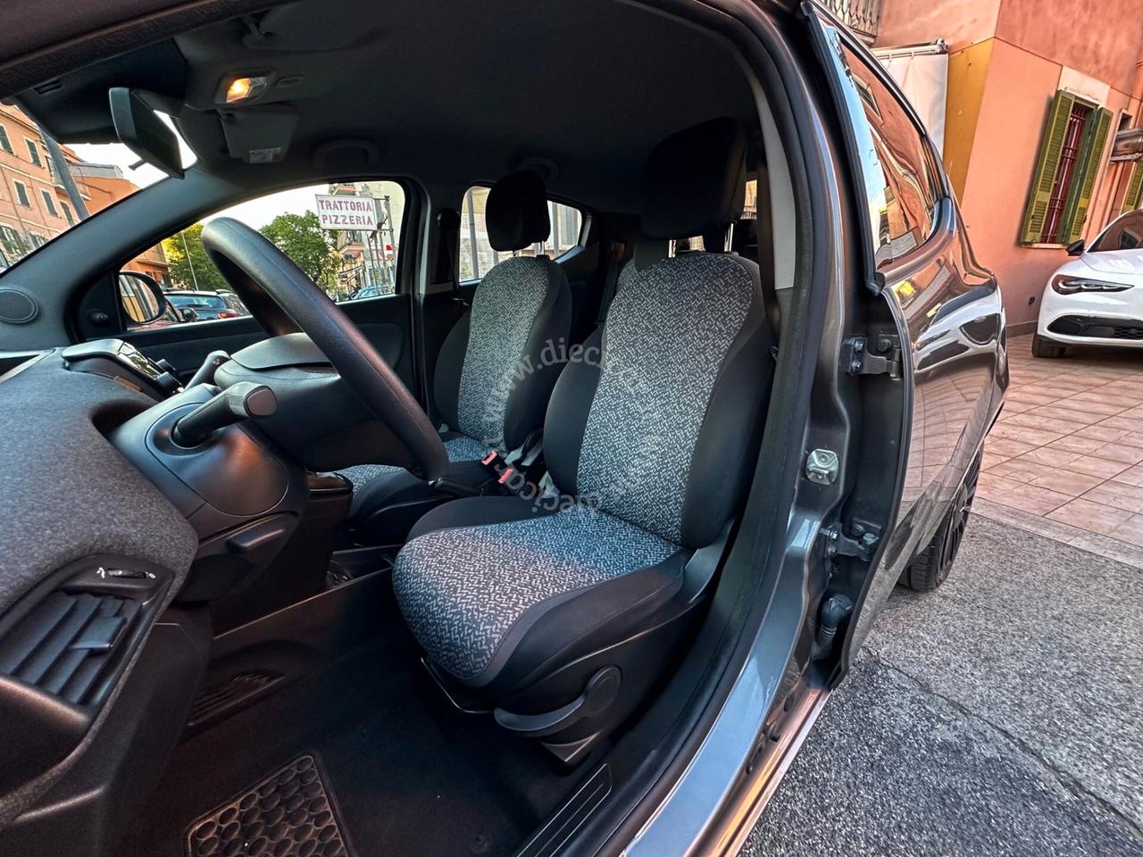 Lancia Ypsilon 1.0 FireFly 5 porte S&S Hybrid Ecochic Gold