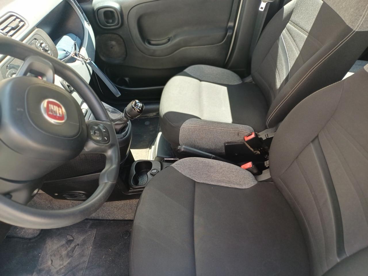 Fiat Panda Hybrid autocarro 4 posti