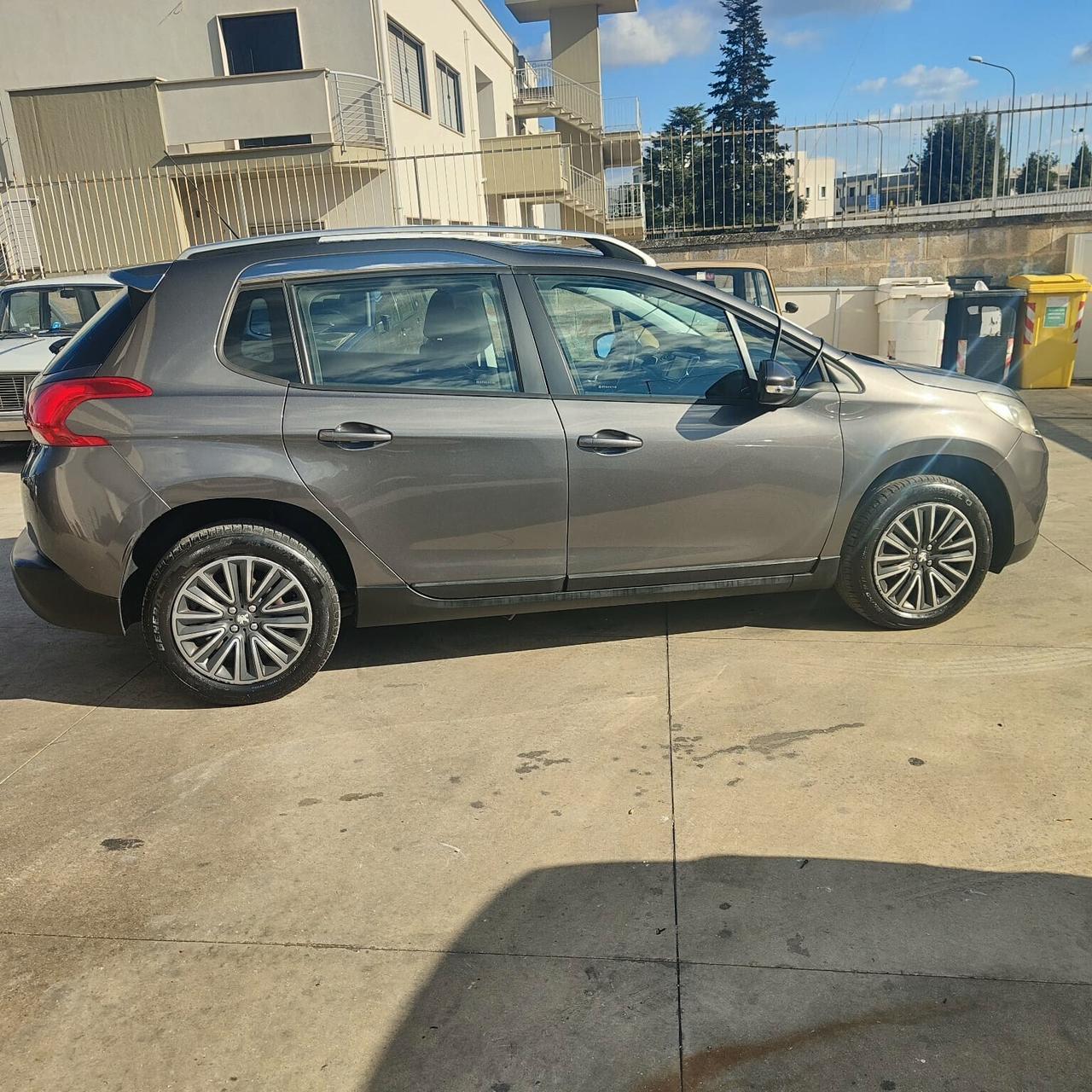 Peugeot 2008 1.2 VTi GPL 82CV Allure