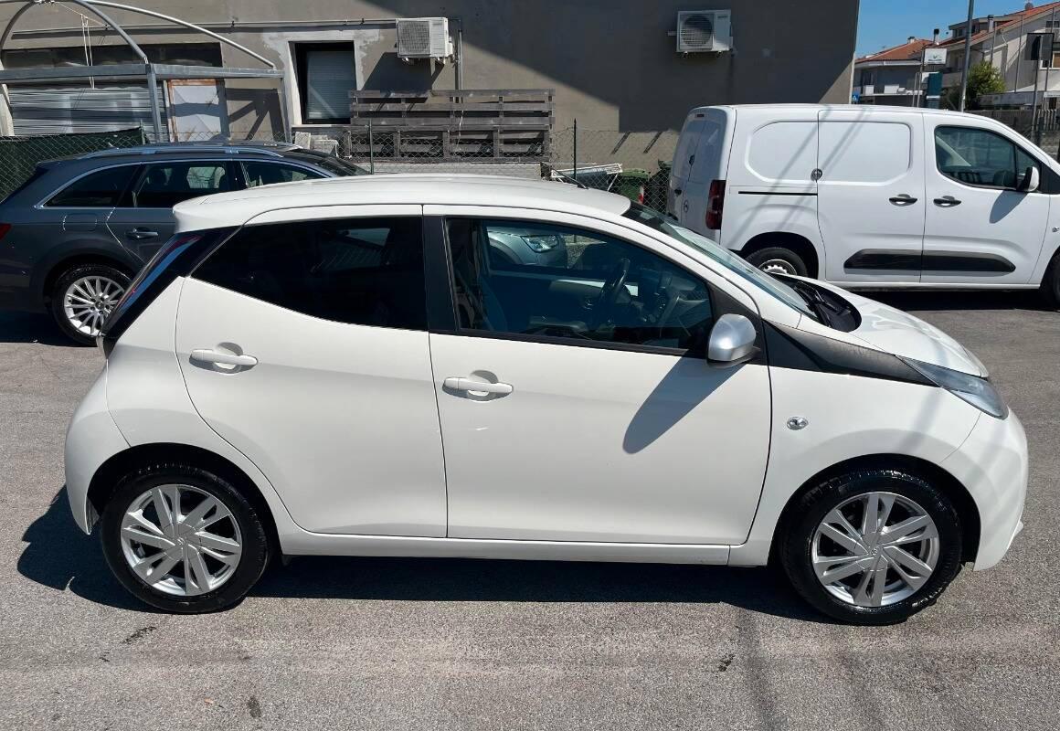 Toyota Aygo 1.0 x-pure 5p
