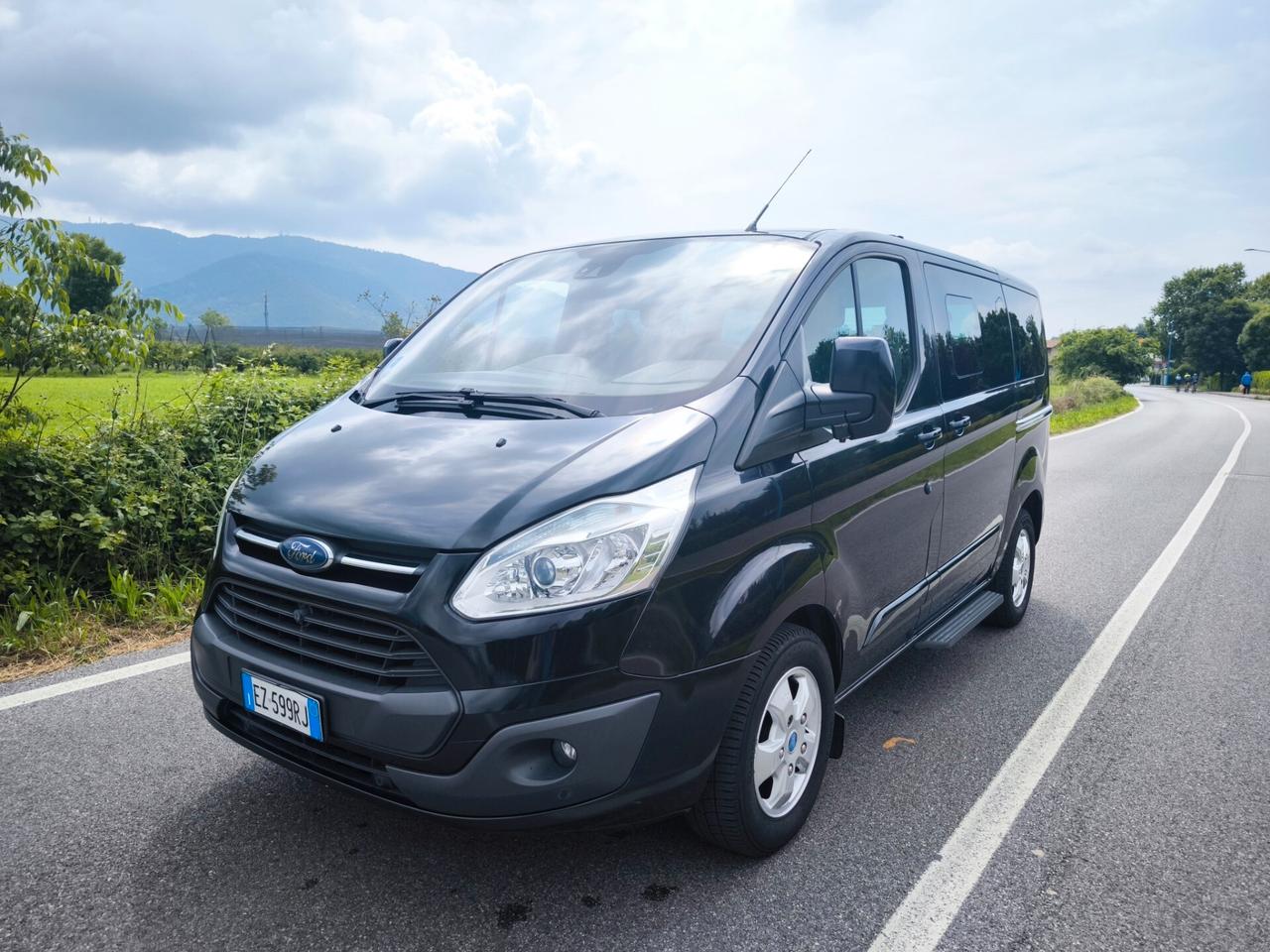 FORD TOURNEO CUSTOM 2,2 TDCI 155CV- TITANIUM- 8 POSTI
