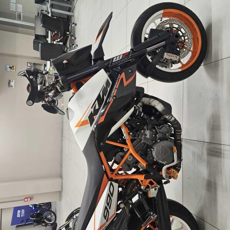 KTM 990 Supermoto R - 2011