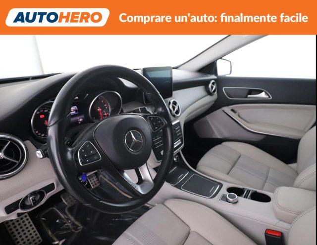 MERCEDES-BENZ GLA 200 d Automatic Premium
