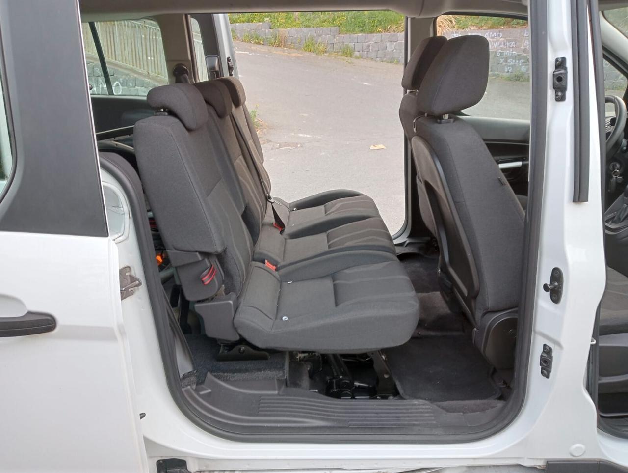 Ford Tourneo Connect Pianale ribassato con rampa disabili in carrozzina