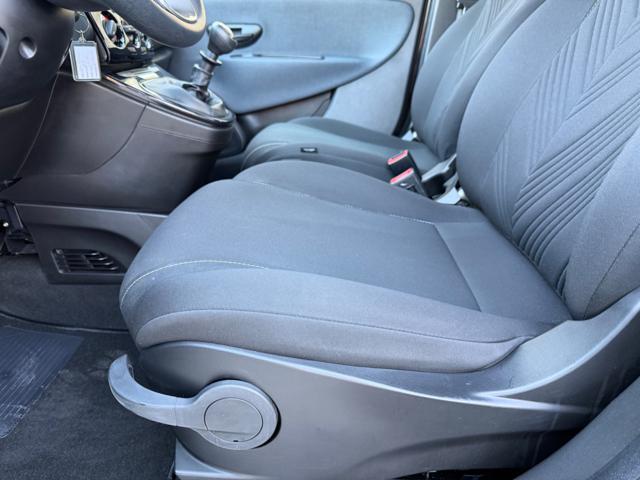 LANCIA Ypsilon HYBRID GOLD+NAVI+SENSORI+5POSTI+LED