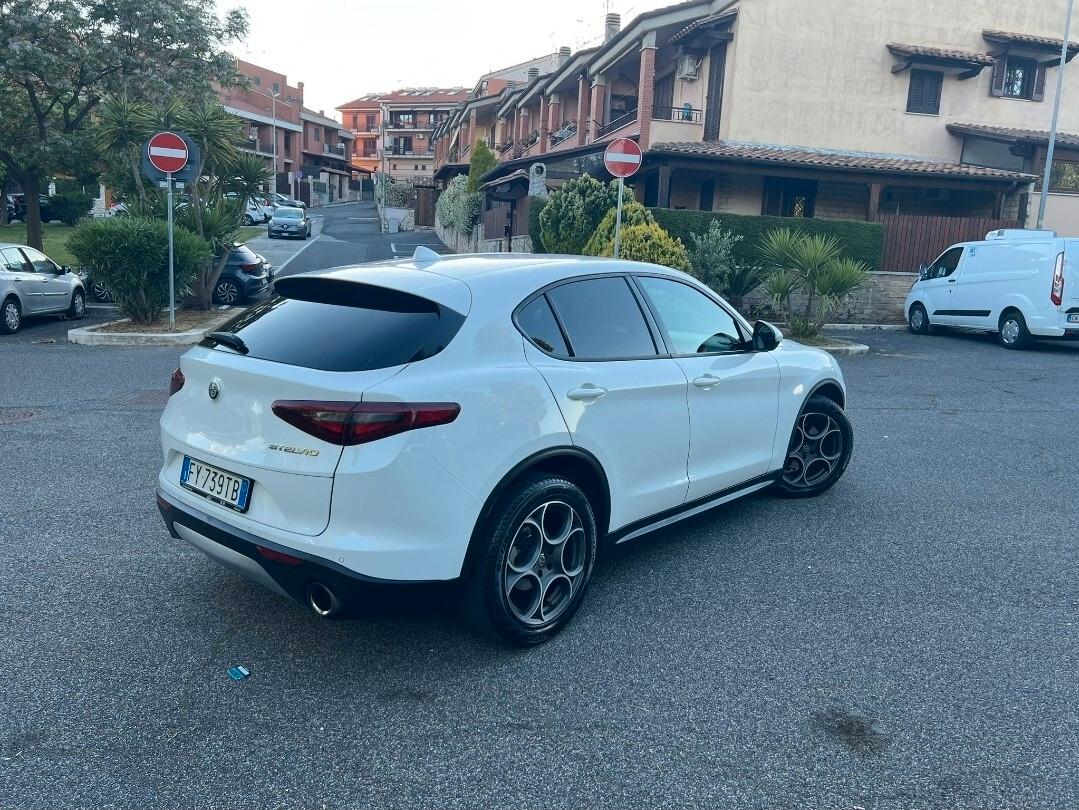 Alfa Romeo Stelvio 2.2 Turbodiesel 160 CV AT8 RWD Business