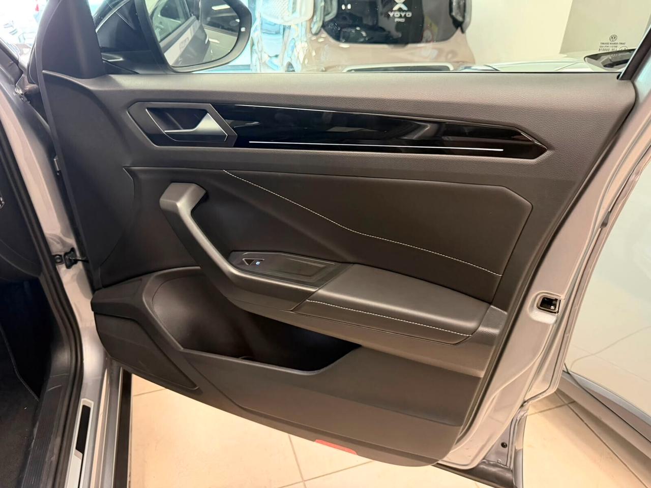 Volkswagen T-Roc 2.0 TDI SCR 150 CV DSG R-Line RATE DA 300 € AL MESE