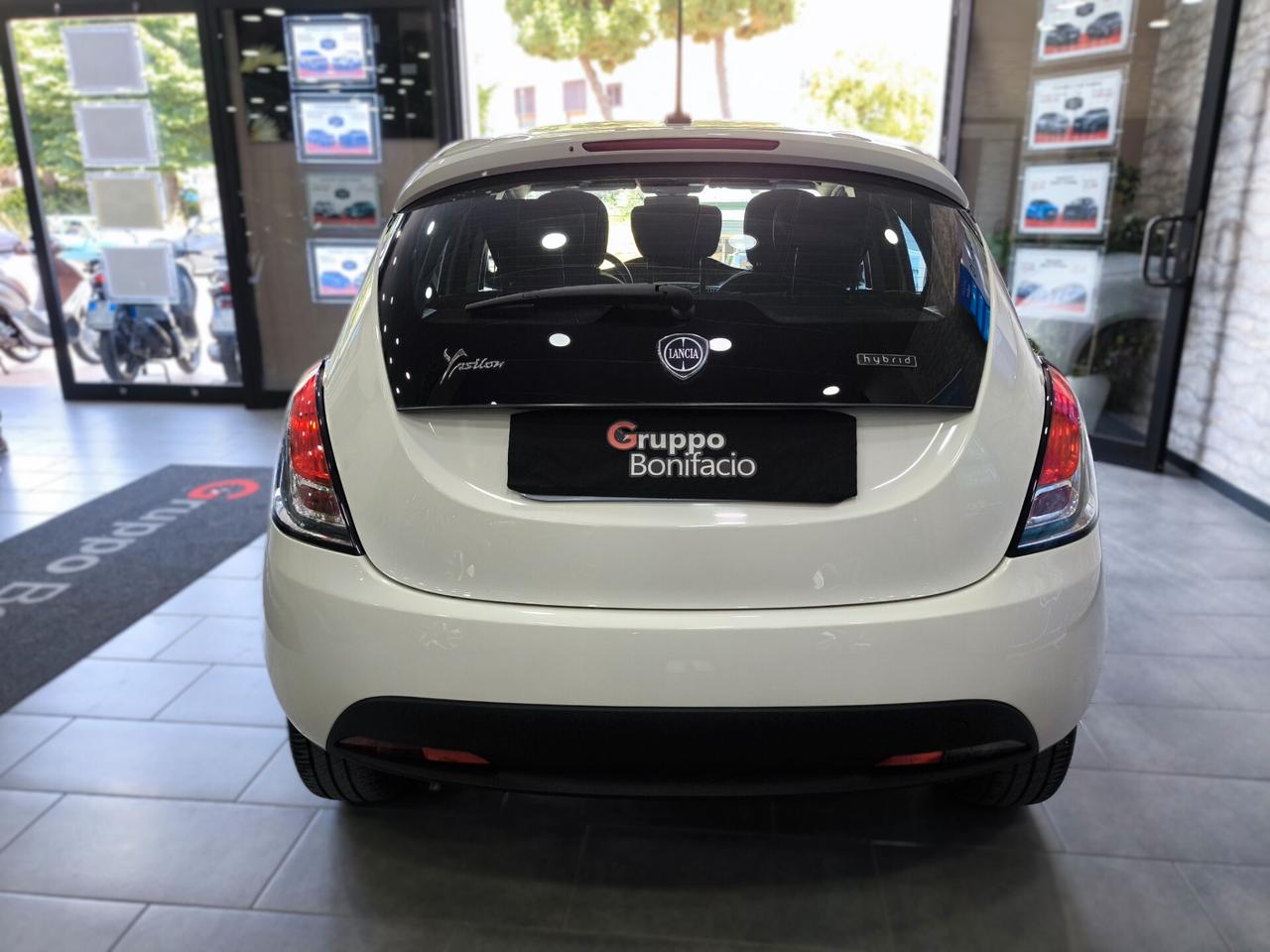 Lancia Ypsilon 1.0 FireFly 5 porte S&S Hybrid Ecochic Silver