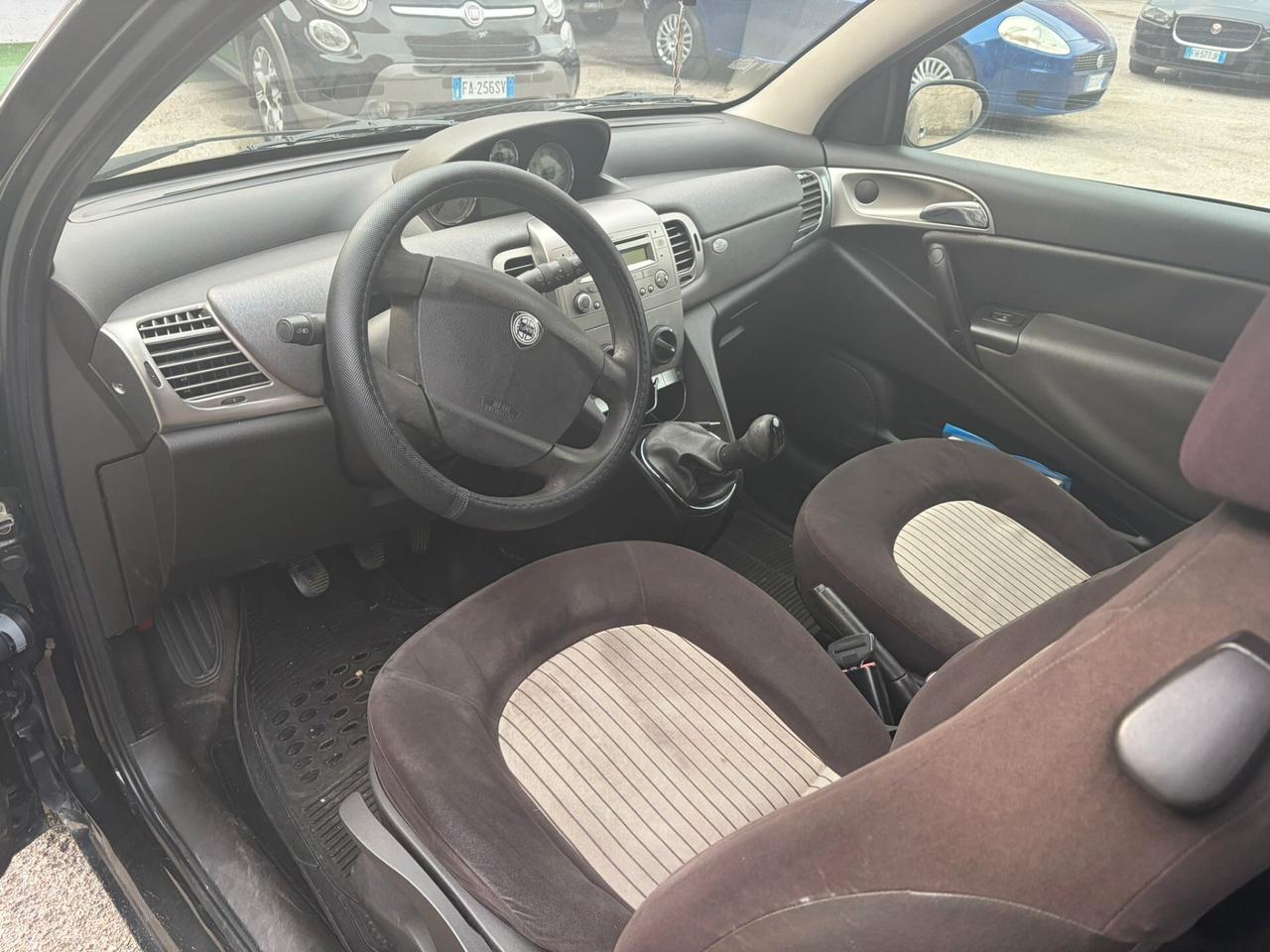 Lancia Ypsilon 1.3 MJT 90 CV versione Platino