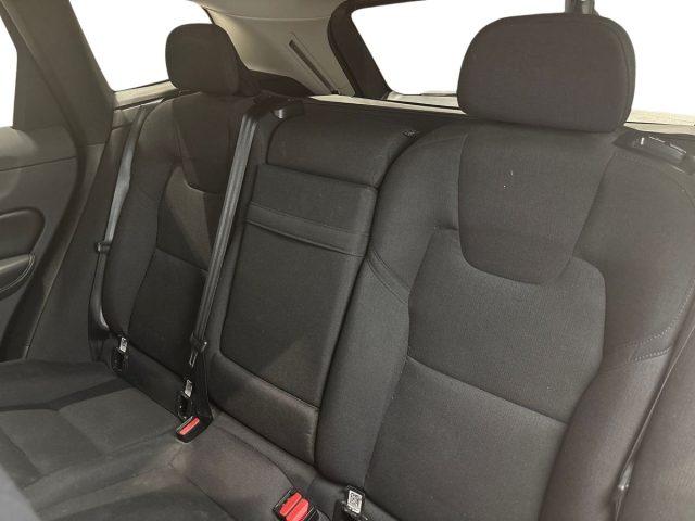 VOLVO XC60 B4 (d) Geartronic Momentum Pro