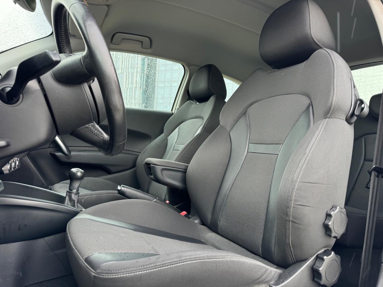 Audi A1 SPB 1.6 TDI 105cv S-Line UNIPRO! FULL!!