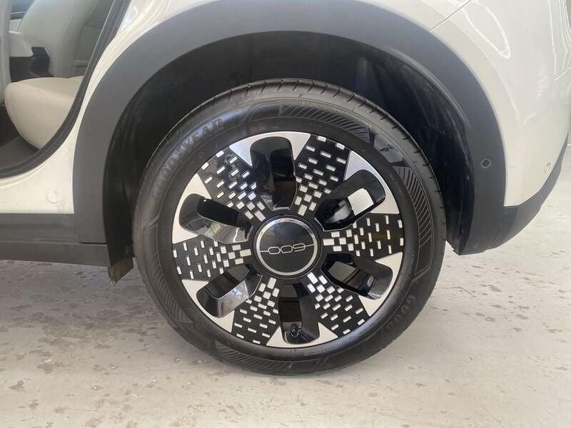 FIAT 600 (2023-->) Hybrid DCT MHEV La Prima