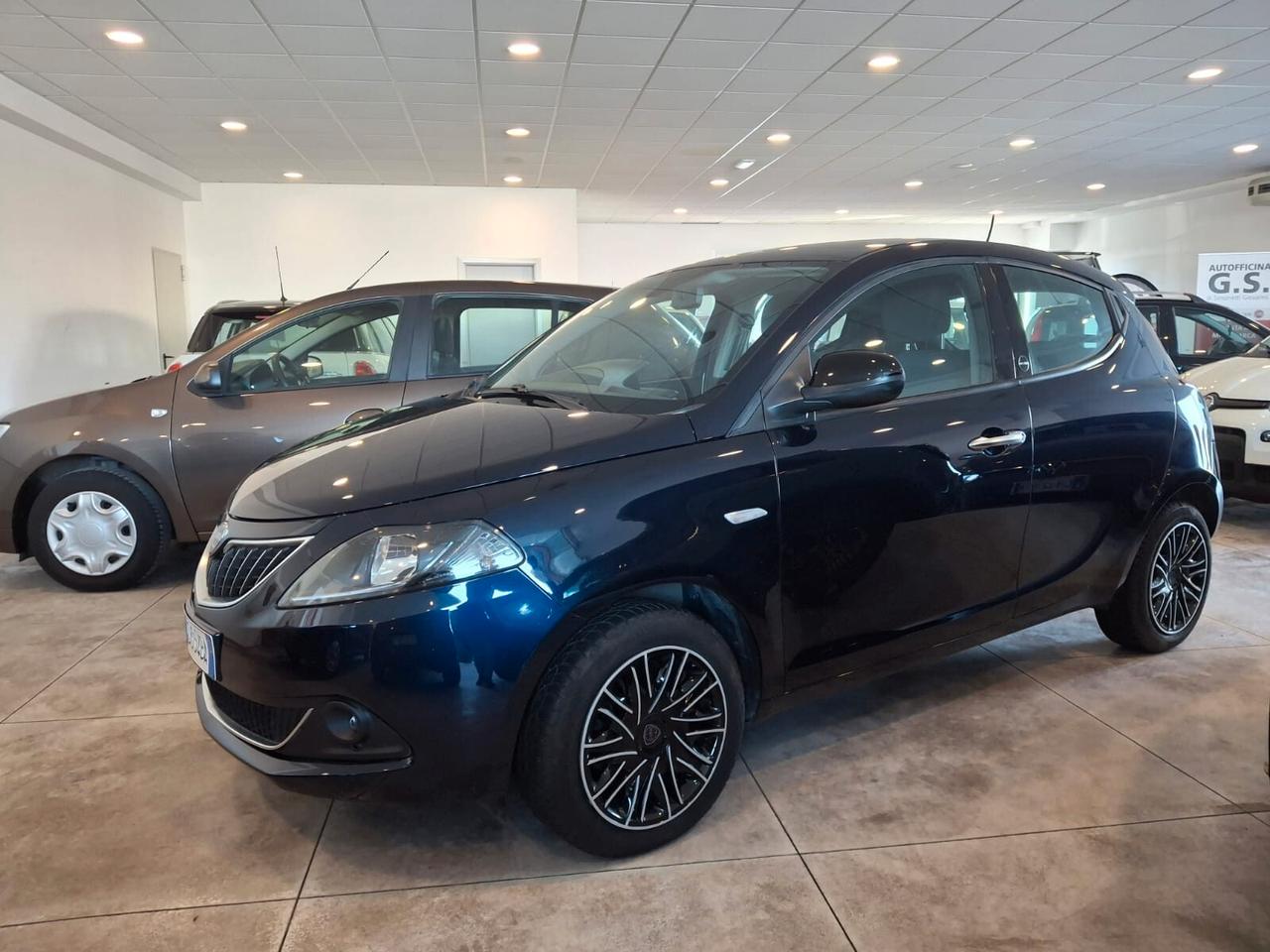 Lancia Ypsilon 1.0 FireFly 5 porte S&S Hybrid Ecochic Gold