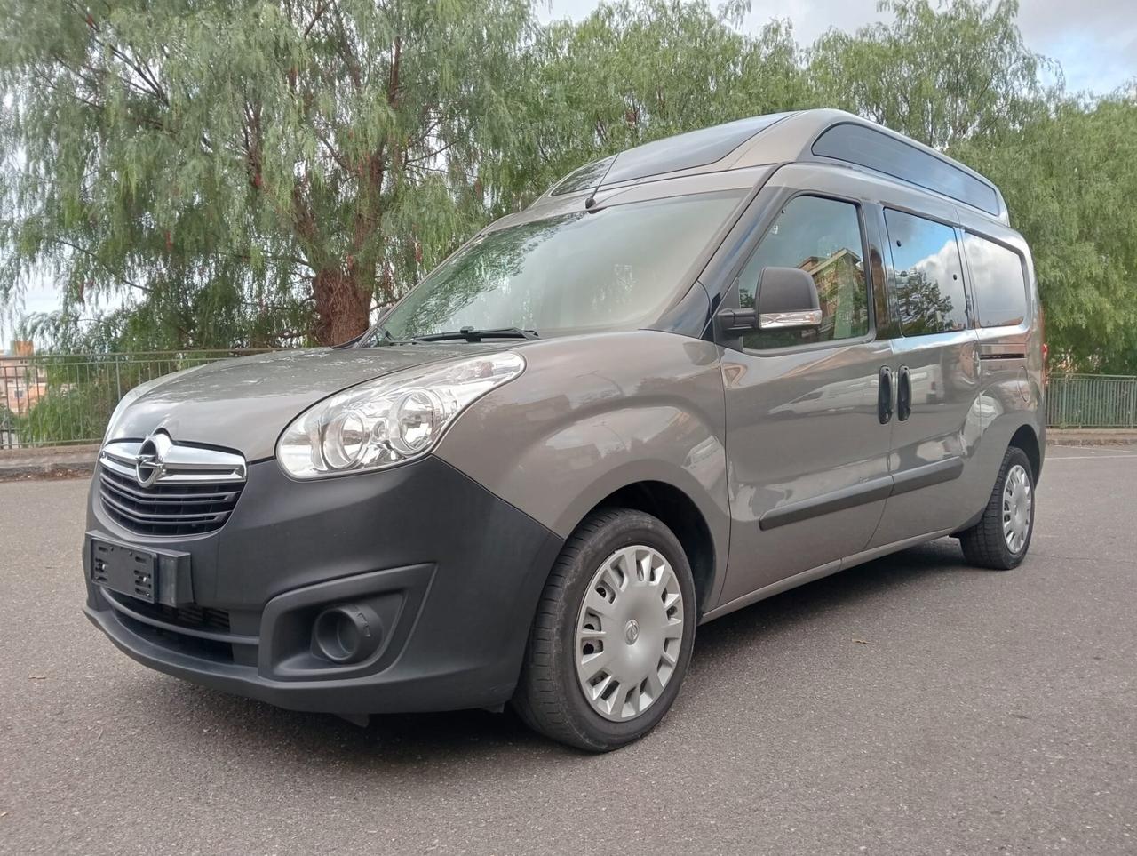 Opel Combo sollevatore elettrico trasporto disabili