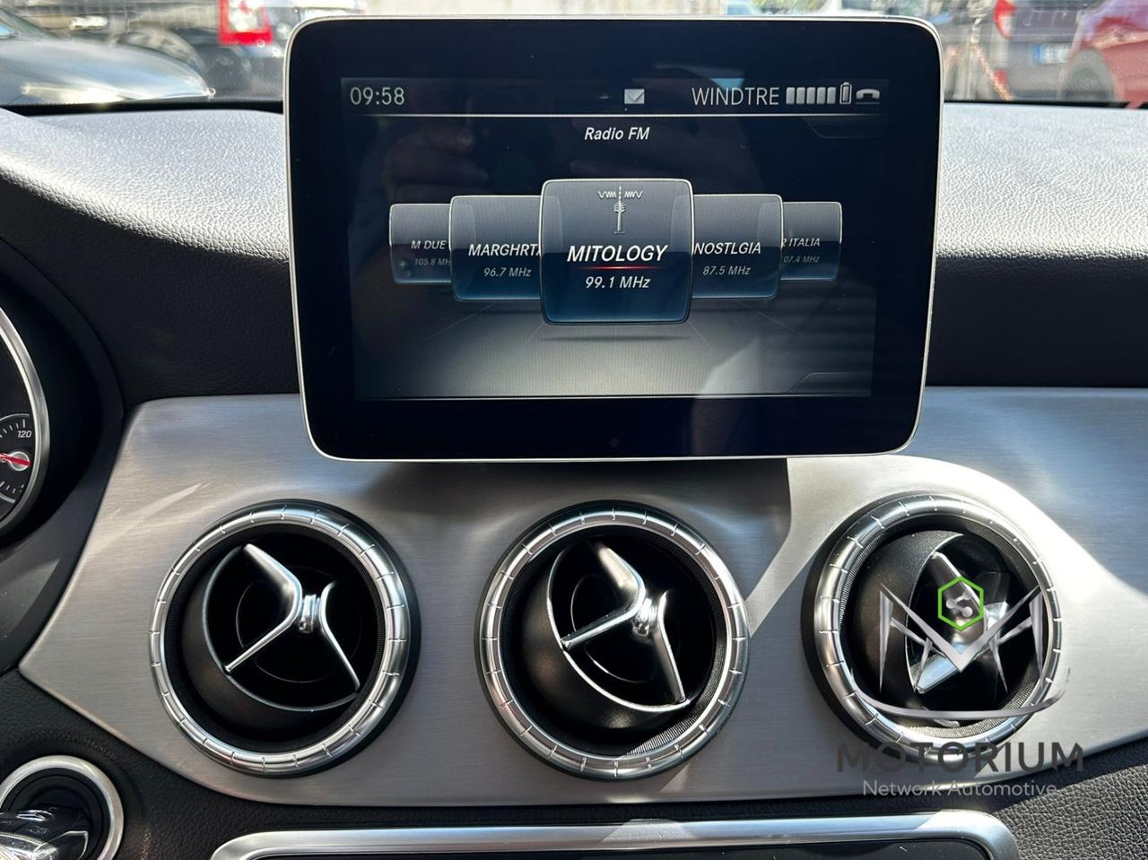 Mercedes-Benz CLA 180D