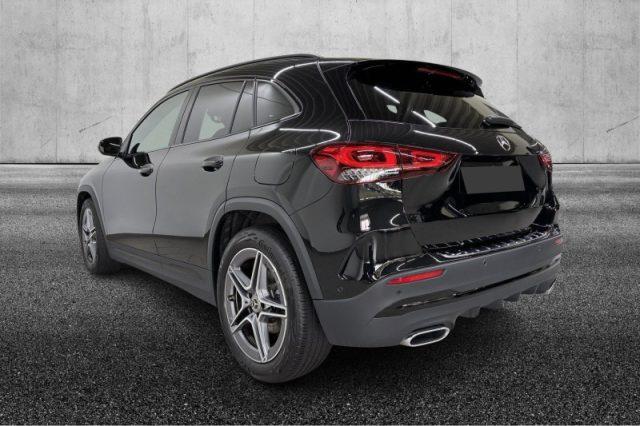 MERCEDES-BENZ GLA 180 Automatic Premium