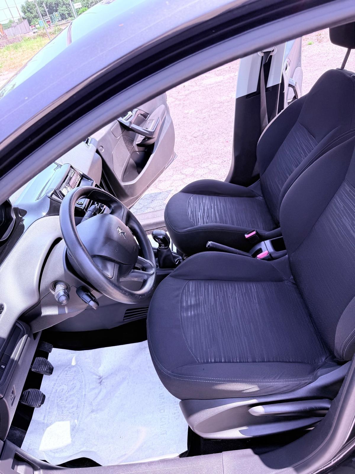 Peugeot 208 1.4 HDi 68 CV 5 porte Ok neopatentati