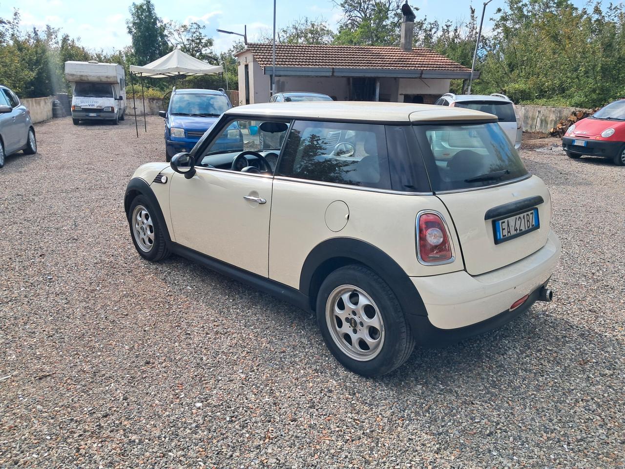 Mini Cooper D 1.6 90cv