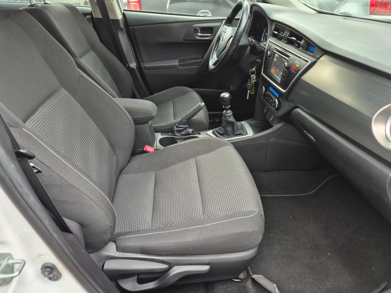 Toyota Auris Touring Sports 1.4 D-4D Lounge