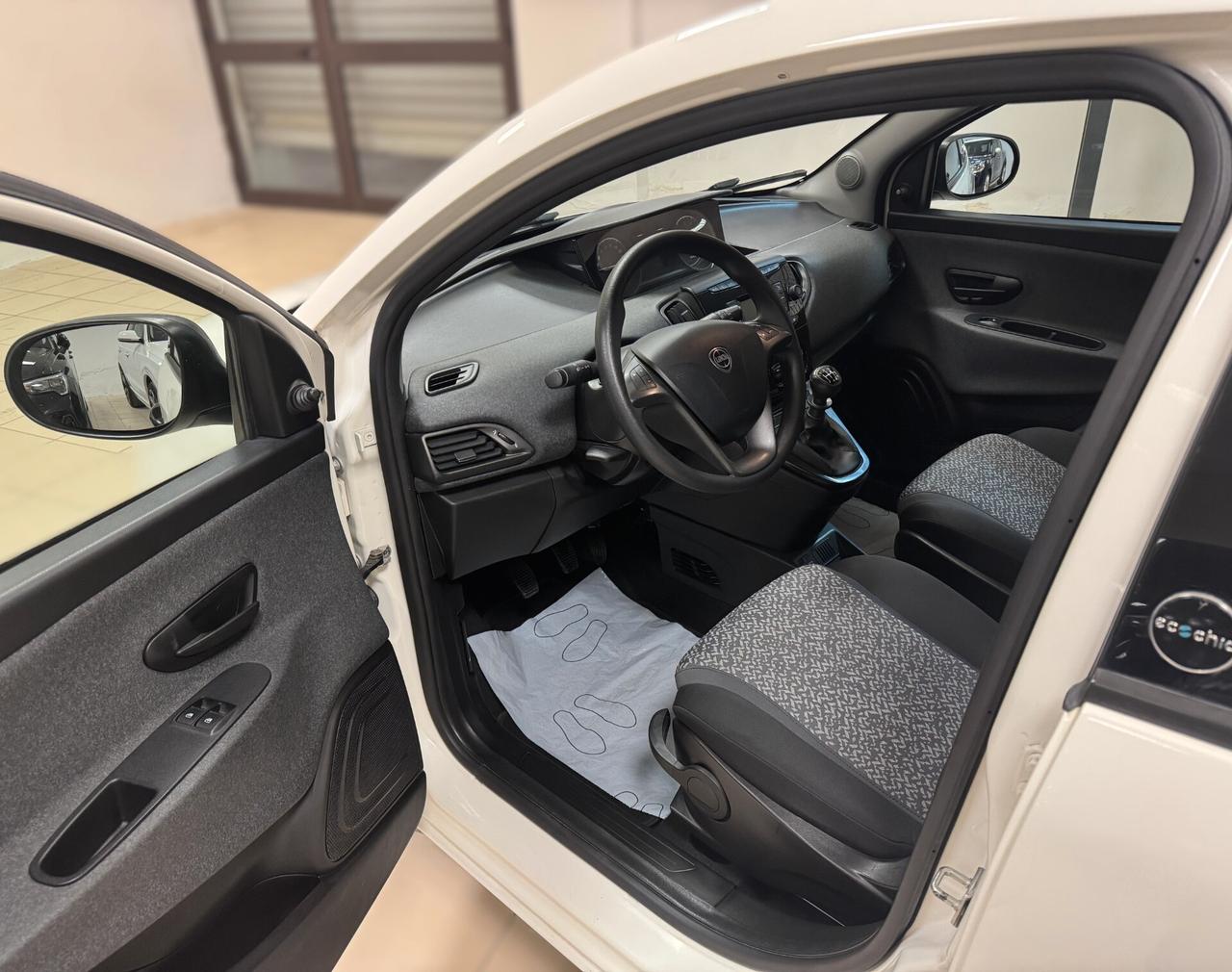 Lancia Ypsilon 1.0 FireFly 5 porte S&S Hybrid Ecochic Silver