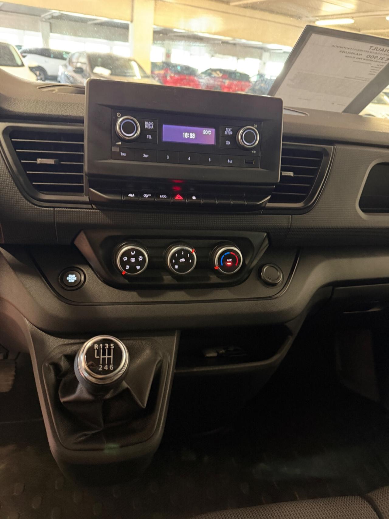 Renault Trafic passenger 9 Posti L2