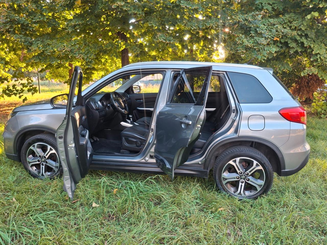 Suzuki Vitara 1.6 DDiS V-Cool-EURO6b-PELLE-NAVI-