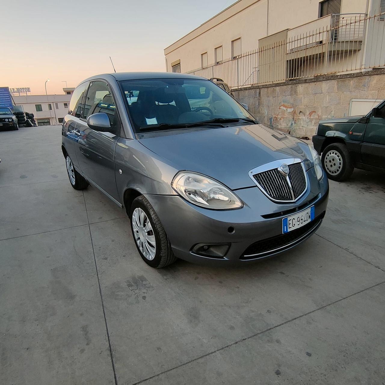 Lancia Ypsilon 1.3 MJT 75 CV Platino