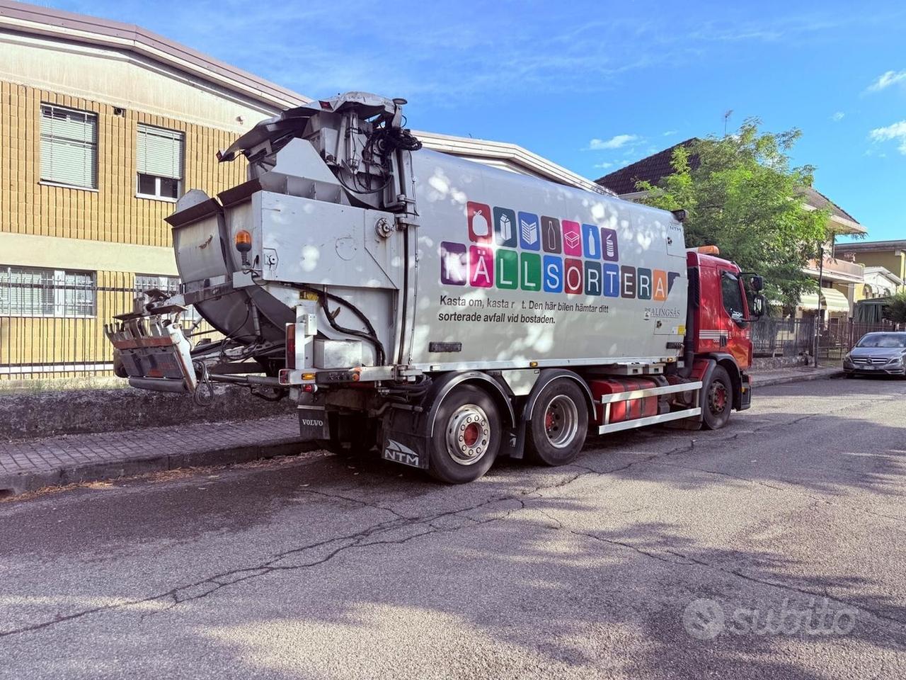 Volvo FE 300 - COMPATTATORE PER RIFIUTI A 4 SCOMPA