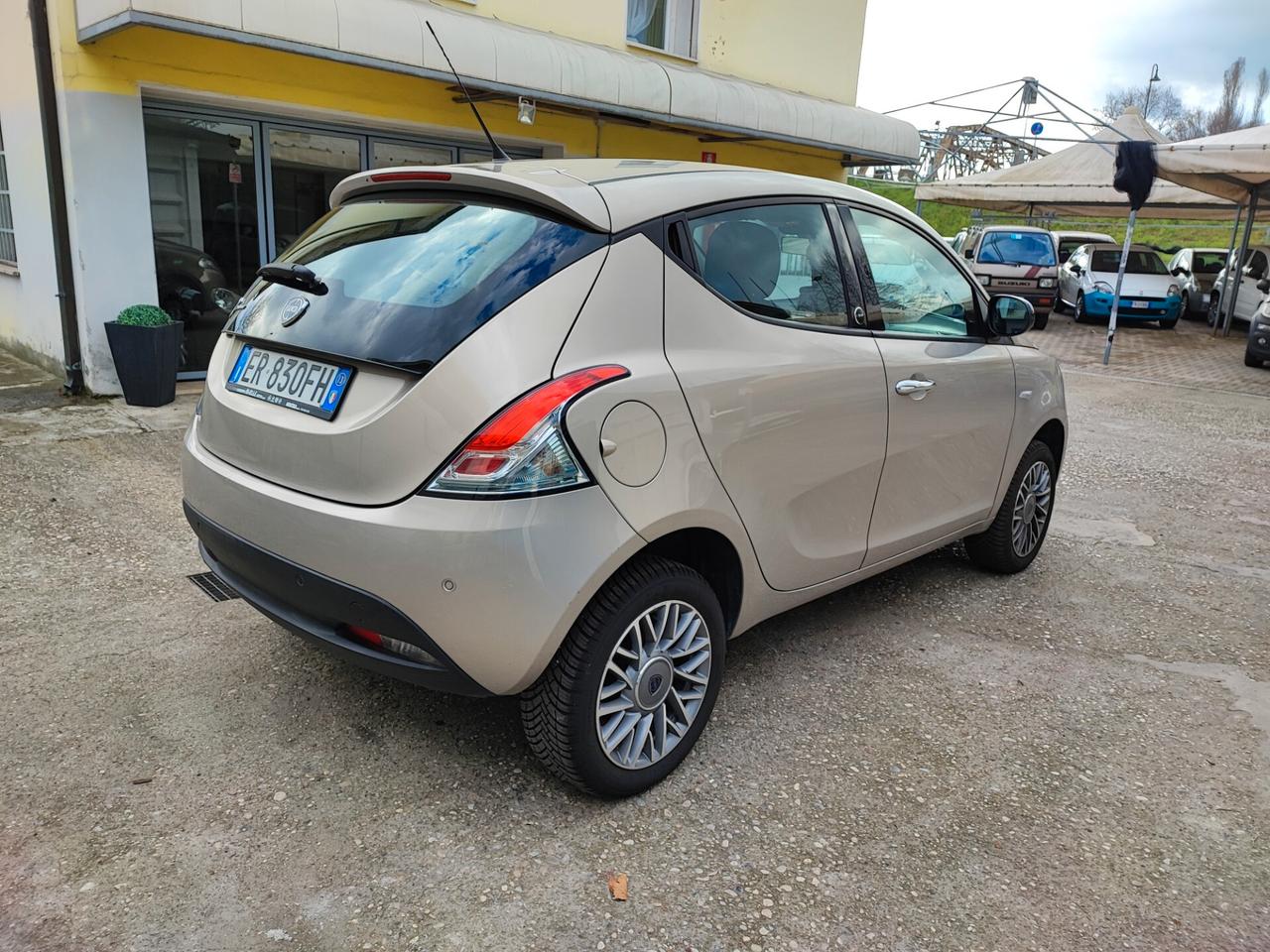 Lancia Ypsilon