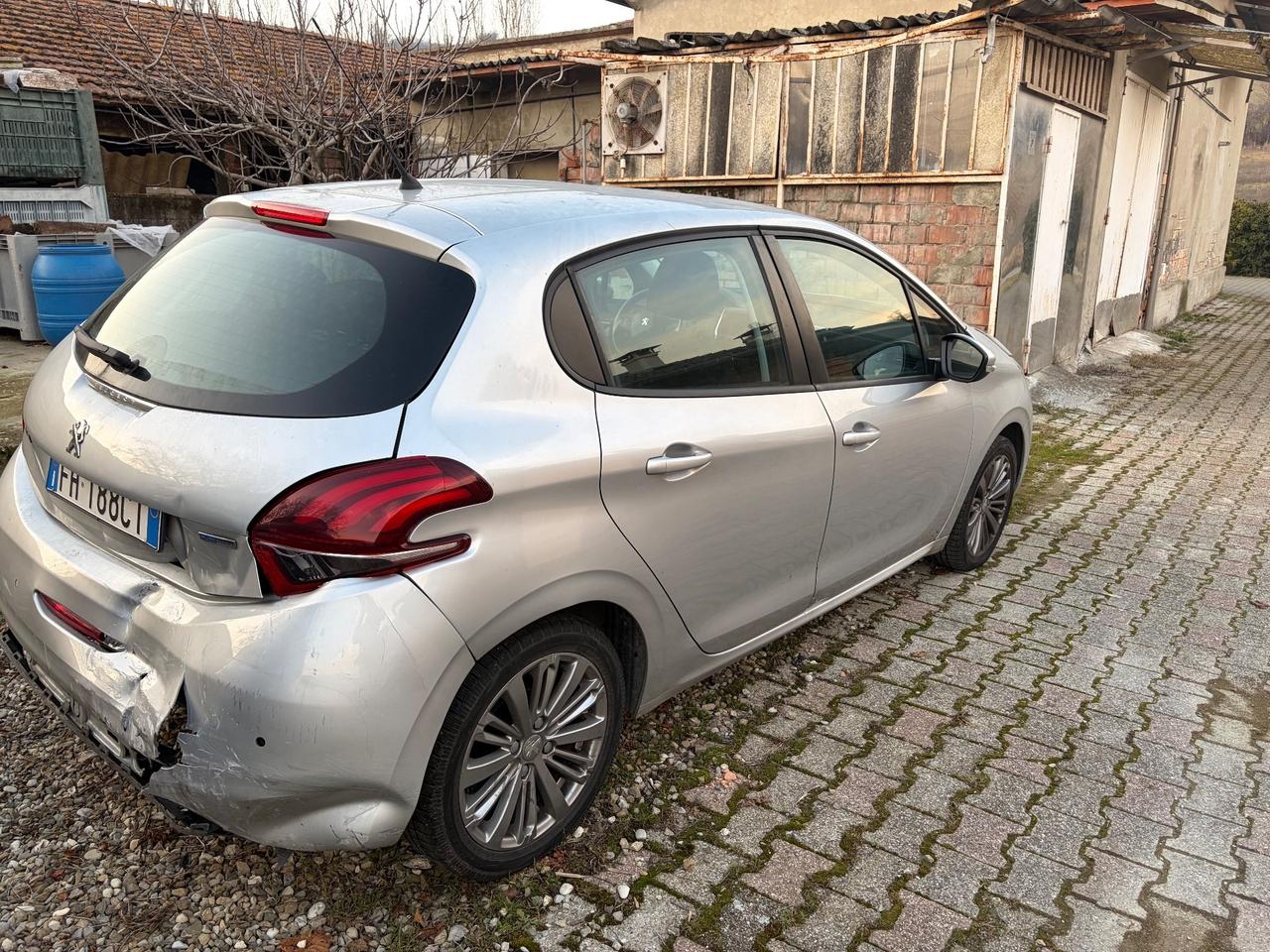 Peugeot 208 GPL Allure 2017 INCIDENTATA