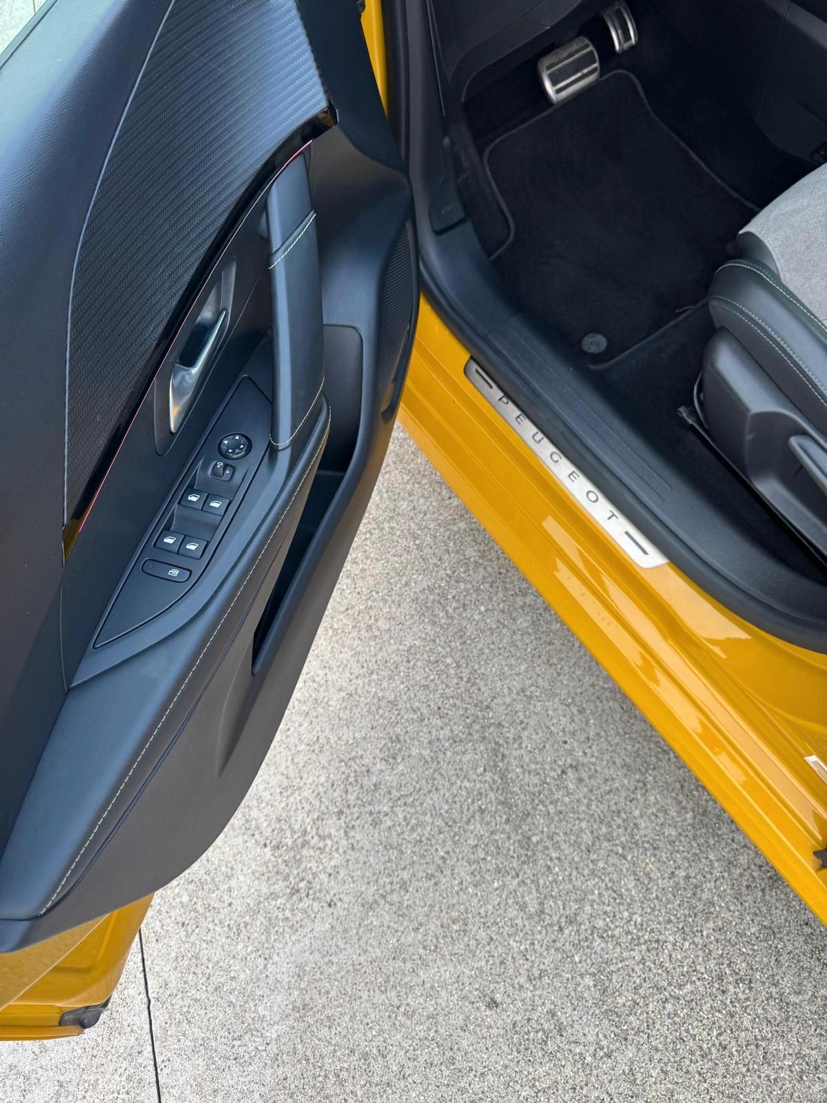 Peugeot 208 motore elettrico 136 CV 5 porte GT