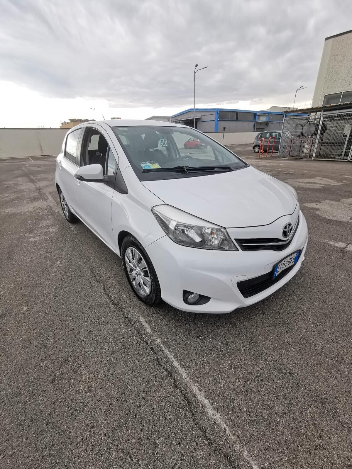 Toyota Yaris 1.4 D-4D 5P. Lounge - 2013