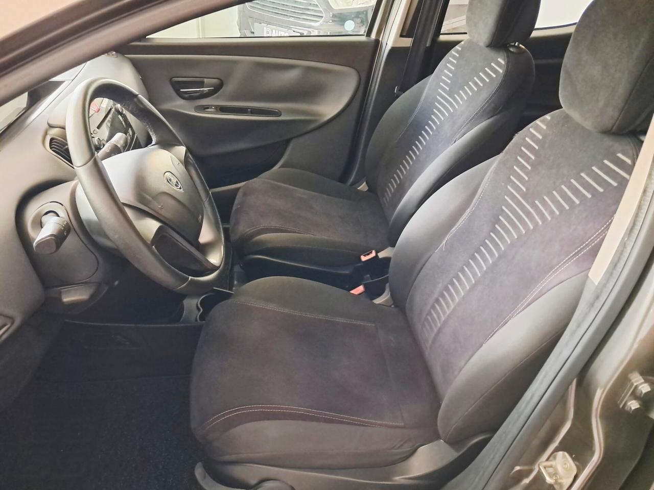 Lancia Ypsilon 1.2 69 CV 5 porte