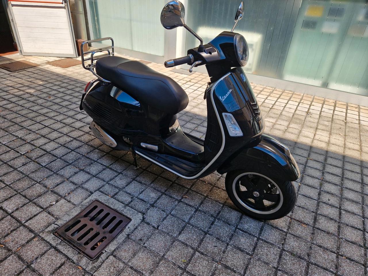 Piaggio Vespa 300 GTS Super