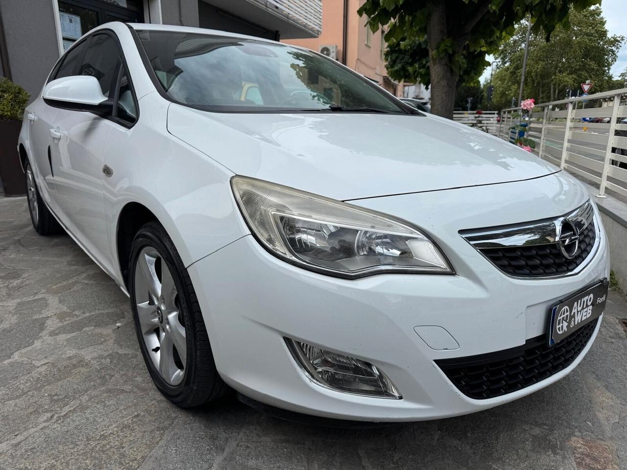 OPEL ASTRA 1.7 CDTI 110cv 5p COSMO NEOPATENT