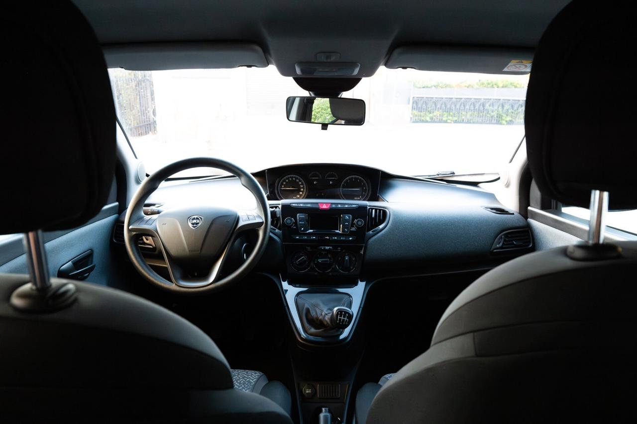 Lancia Ypsilon 1.0 Hybrid Silver Plus 70 CV
