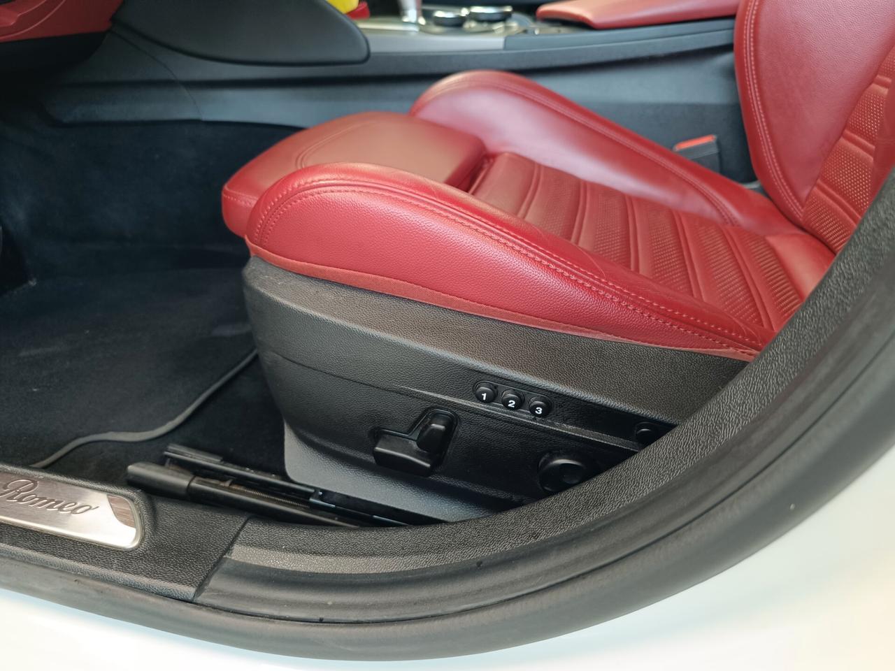 Alfa Romeo Giulia 2.2 Turbodiesel 210 CV AT8 AWD Q4 Veloce