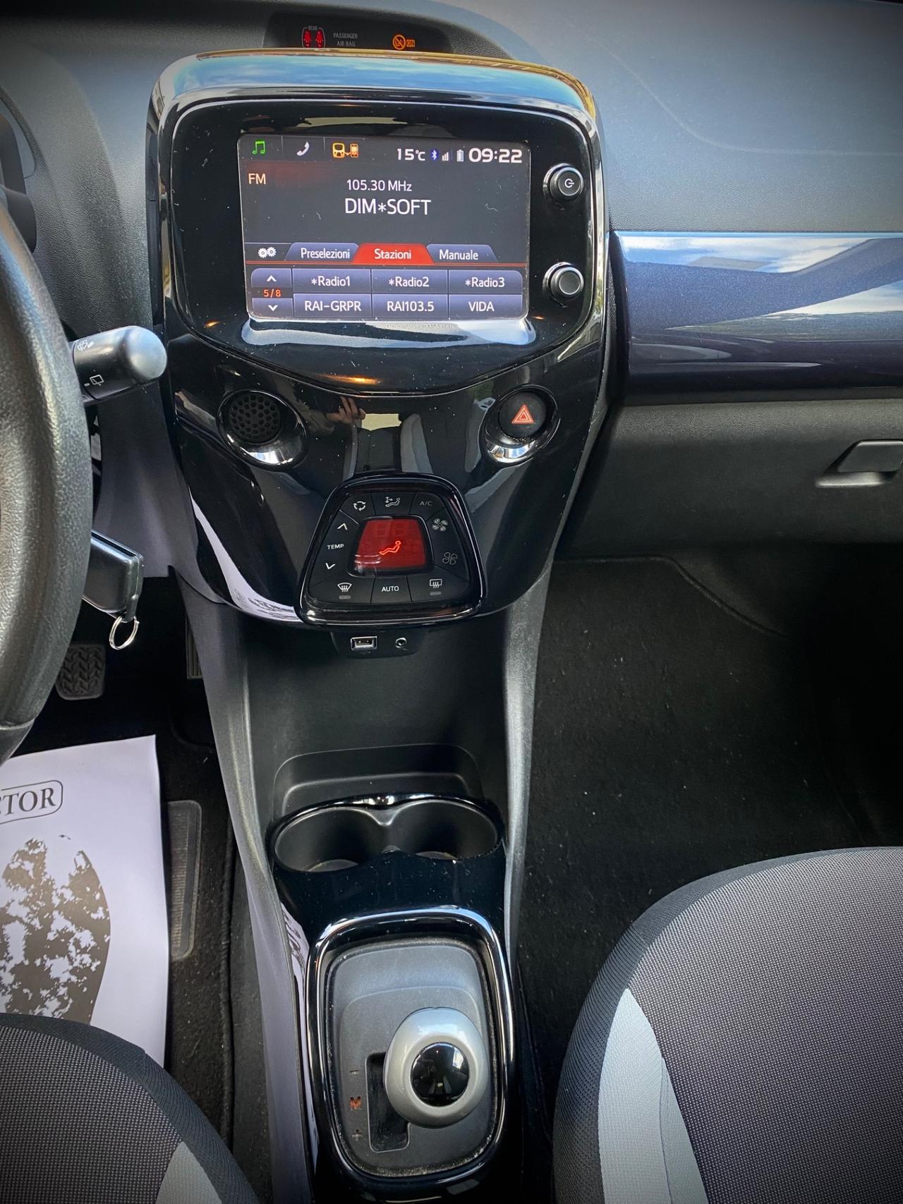 Toyota Aygo 1.0 VVT-i 69 CV 5 porte x-play MMT